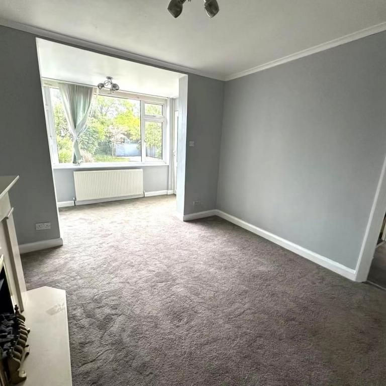 4 bedroom semi-detached house to rent - Photo 1