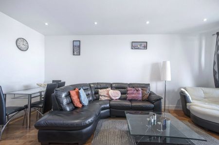 New Village Avenue, London, E14 0ND - Photo 2