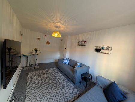 6 Bed Terraced House, Denison Court, NG7 - Photo 2