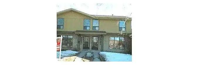 3 Bedroom Cozy Townhouse — 3 Bedrooms Townhouse - Photo 1