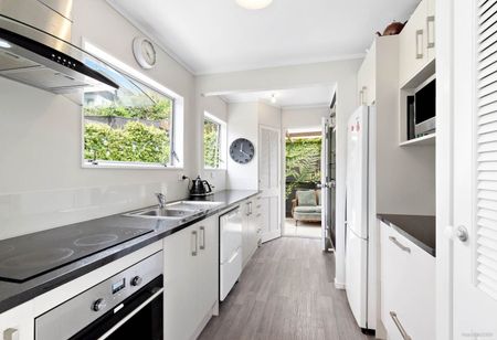 Position Perfect - Macleans - Photo 2