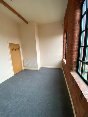 2 Bed Flat, Raleigh Square, NG7 - Photo 3