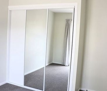 Newely renovated unit in the heart of Browns Bay - Photo 2