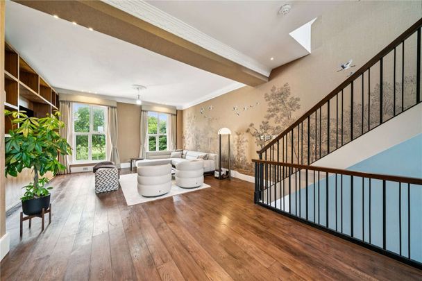 A four bedroom end of terrace house. - Photo 1