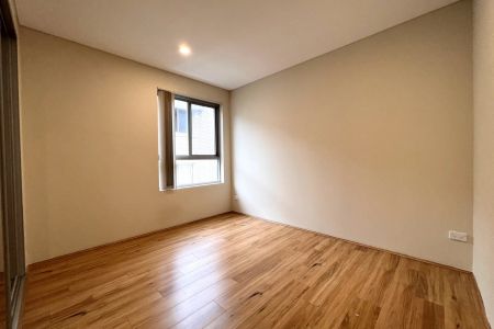 Large 2 Bedroom Modern Apartment - Photo 5