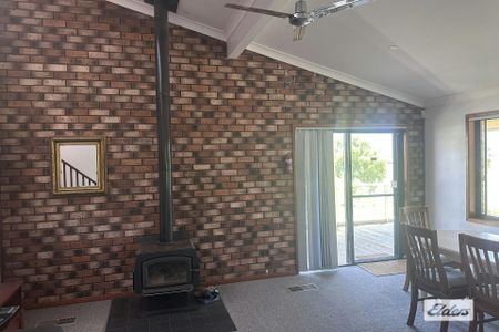 Country retreat with very low maintenance - Photo 2