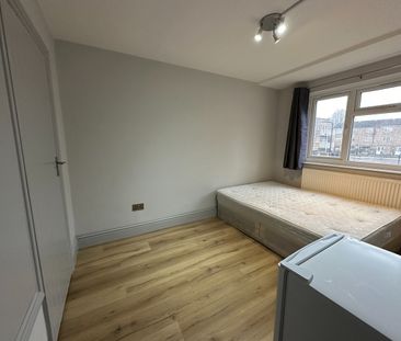 Bedsit, Ashbourne Court, E5 - Photo 1
