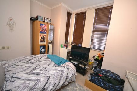 2 bed Flat for Rent - Photo 3