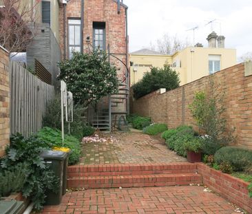 ENTRY VIA REAR LANE - REDPATH RISE SPACIOUS REFURBISHED ONE HUGE BE... - Photo 3