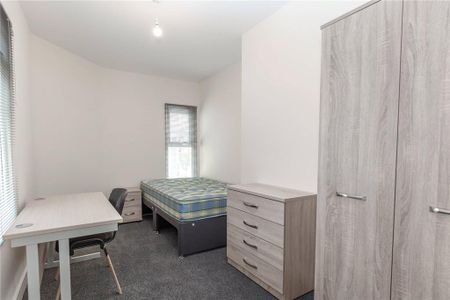 6 bedroom end of terrace house to rent - Photo 4