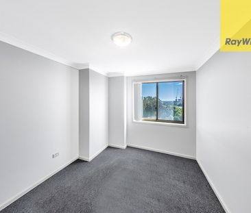 Beautifully Enhanced 2 Bedroom Apartment! - Photo 4