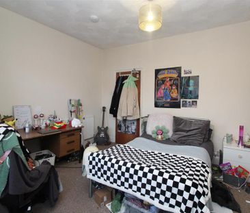 3 bedroom private hall to rent - Photo 5