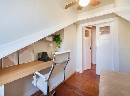 Largo Vitorino Damásio, Lisbon, Lisbon 1200-872 - Photo 5