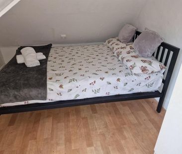 13 bedroom house share to rent - Photo 4