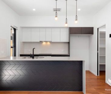 Stunning Luxury Townhouse For Lease - Photo 1
