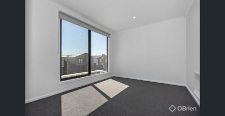 Modern Townhouse in Popular Estate. - Photo 5