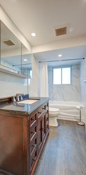 Spacieux bas de duplex à louer, propre, lumineux, semi-MEUBLÉ, 3 lits, 5 1/2, disponible immédiatement, au goût du jour, proche de tout enquête crédit - Photo 1