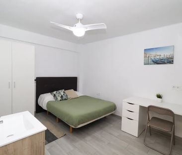 Carrer del Pintor Ferrandis, Valencia, Valencian Community 46011 - Photo 2