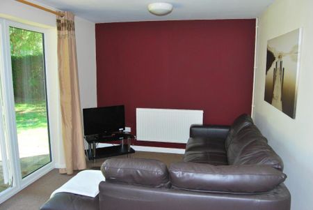 1 bedroom in a house share to rent - Photo 2