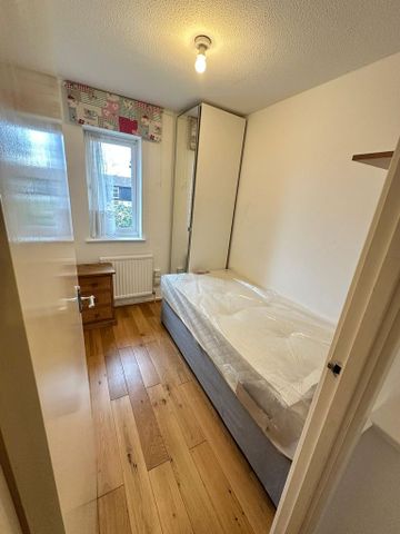 1 bedroom in a house share to rent - Photo 5