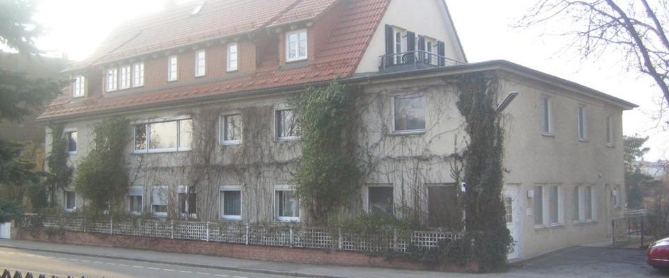 Helle 4,5-Zimmer-Wohnung im Stil eines Eckhauses m. Einbauküche - Foto 1