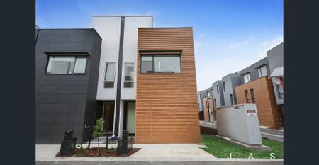 Brand New Townhome in Prestigious Port Lane - Photo 3