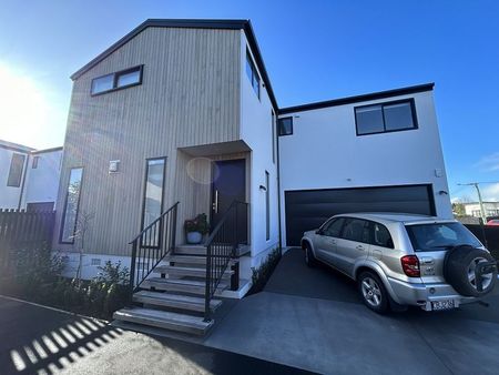 High end 3brdm townhouse with spacious bedrooms - Photo 2