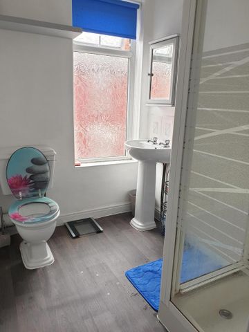 4 bedroom terraced house to rent - Photo 4