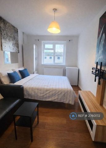 1 bedroom in a house share to rent - Photo 5