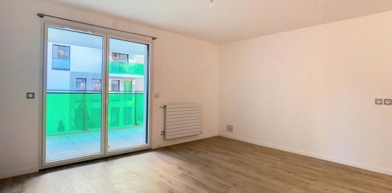 Villeurbanne : Récent T2 avec cuisine équipée, balcon et garage - Photo 2
