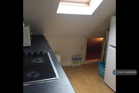 1 bedroom flat to rent - Photo 2
