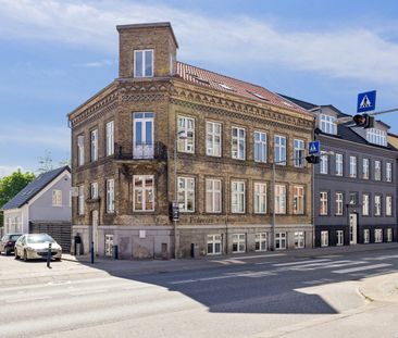 STOR OG DELEVENLIG 4-VÆRELSES LEJLIGHED I NØRRESUNDBY - Photo 5
