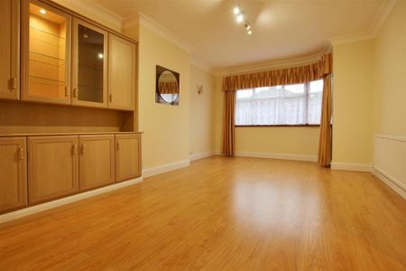4 bedroom semi-detached house to rent - Photo 2