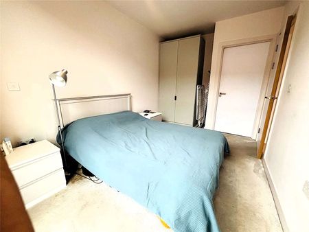 AVAILABLE NOV 27TH | FULLY FURNISHED | TWO DOUBLE BEDROOM | LOCATED IN THE PHOTOGRAPHIC WORKS DEVEOLPMENT | EXCELLENT TRANSPORT CONNECTIONS - Photo 5