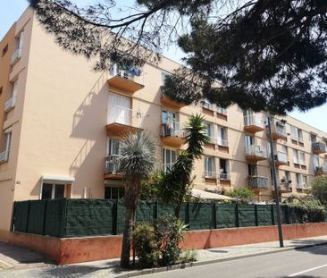 LAVANDOU - T3 - 3ème étage de 55.31 M² + BALCON + CAVE - Photo 5
