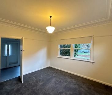 Beautiful 3-Bedroom Family Residence - Photo 3