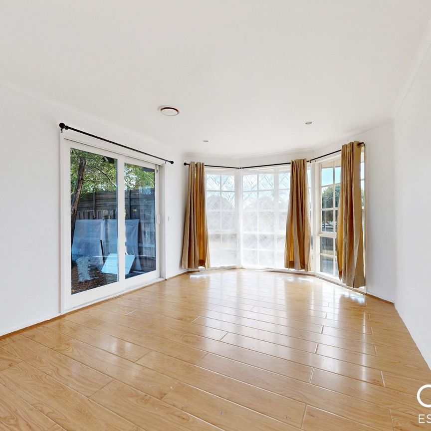 18 Hamilton Drive, Cranbourne North - Photo 1