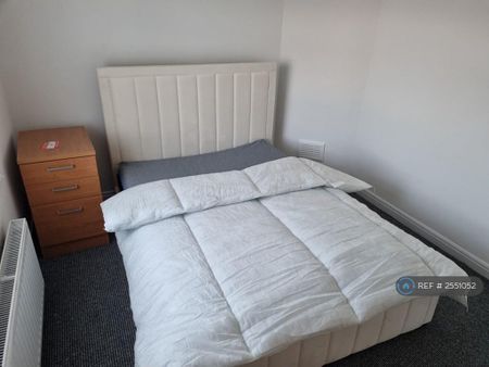 1 bedroom in a house share to rent - Photo 5