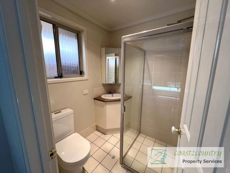 Fantastic Family Home in Ideal Location! - Photo 4