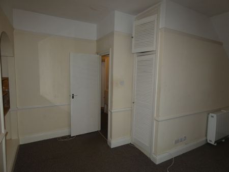 1 bed Apartment - To Let - Photo 4