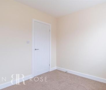 2 bedroom semi-detached bungalow to rent - Photo 6