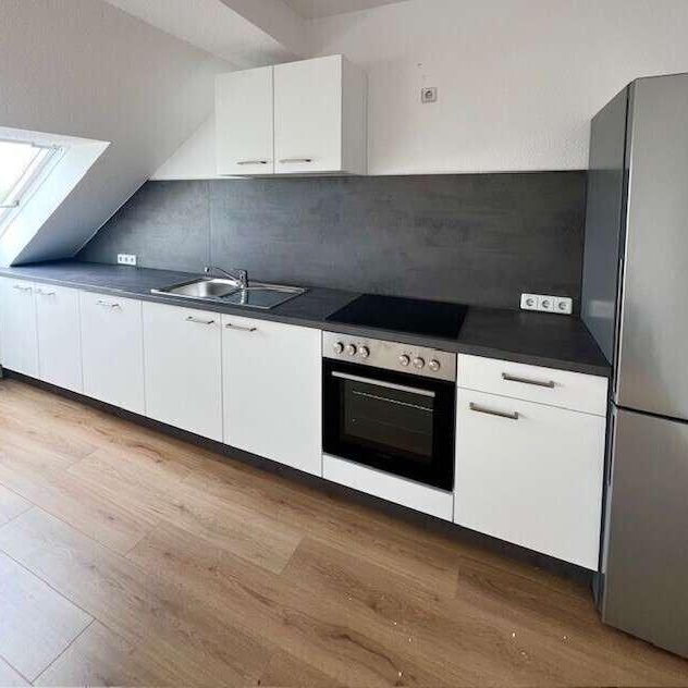 ✨Neu! Tolle & attraktive Dachgeschosswohnung mit neuer Einbauküche & moderner Ausstattung - Photo 1