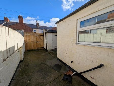 2 bedroom terraced house to rent - Photo 2