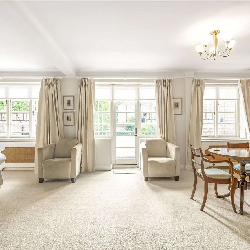 An immaculate and stylish period apartment close to Putney Heath. - Photo 1