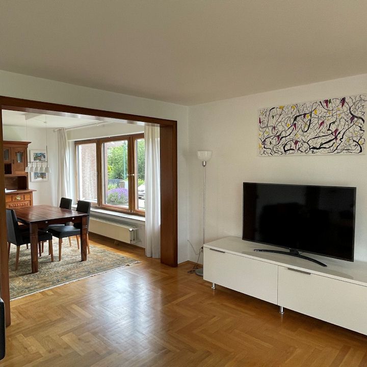 Charmantes, möbliertes Haus mit 3 Schlafzimmern in Niederkassel - Photo 1