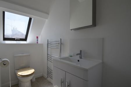 4 bedroom Detached house to rent - Photo 4