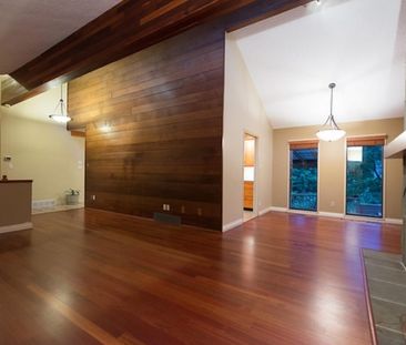 House in West Vancouver, BC - Photo 2