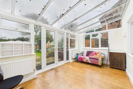 Smiths Lane, Windsor, Berkshire, SL4 - Photo 2