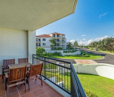 Beachfront 2-Bed Apartment with Stunning Ocean Views - Photo 6