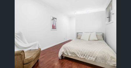 Spacious 3-Bedroom Family Home in Quiet Werrington Downs Pocket - Photo 4